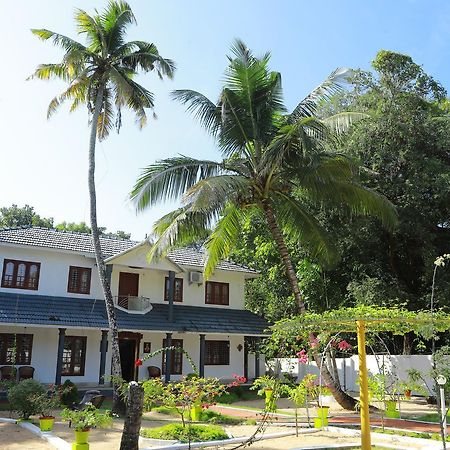 Апартаменты Marari Peterland Alappuzha Экстерьер фото